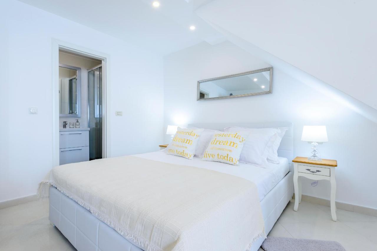 San Lorenzo Deluxe Room with Balcony 2