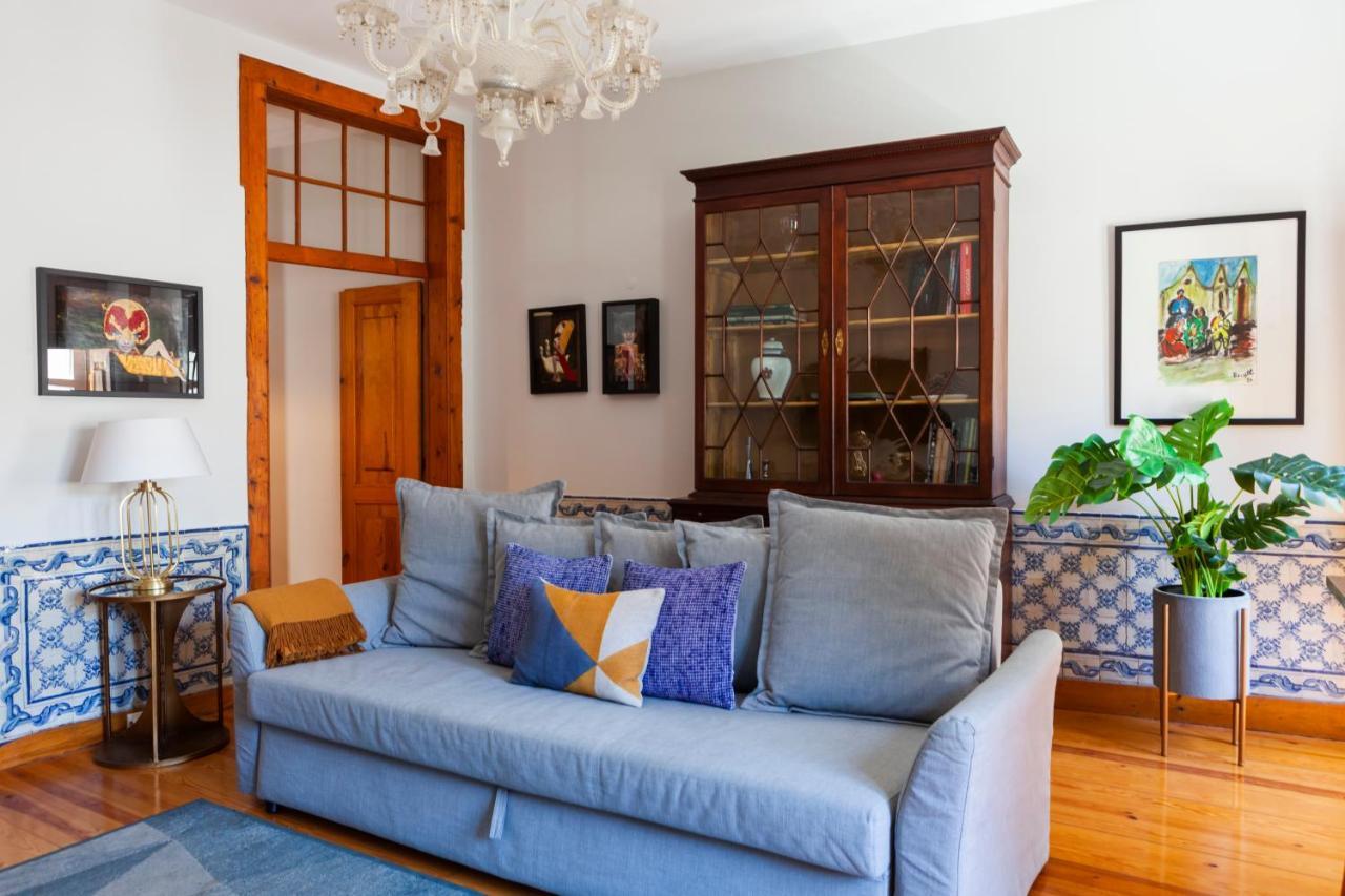 Alfama Terrace Apartment with Authentic XVIII Tiles And Historic Notes 3 Bedrooms & 2 Bathrooms AC 1