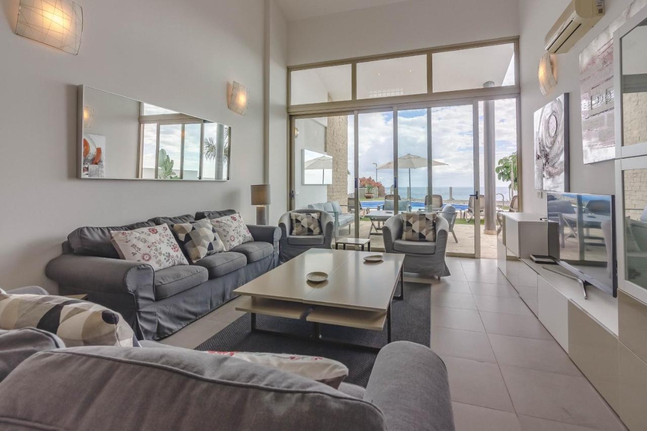 Villa Isabella, Luxury Villa with Heated Pool Ocean View in Adeje, Tenerife 2