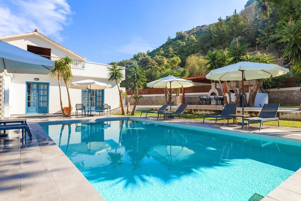 Bella Foresta Villa 2 Ixia