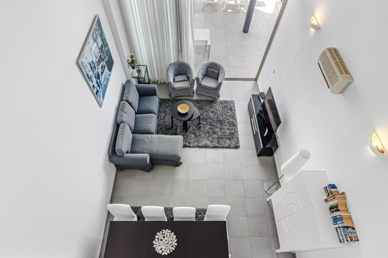 Villa Caterina, Luxury Villa with Heated Pool Ocean View in Adeje, Tenerife 1