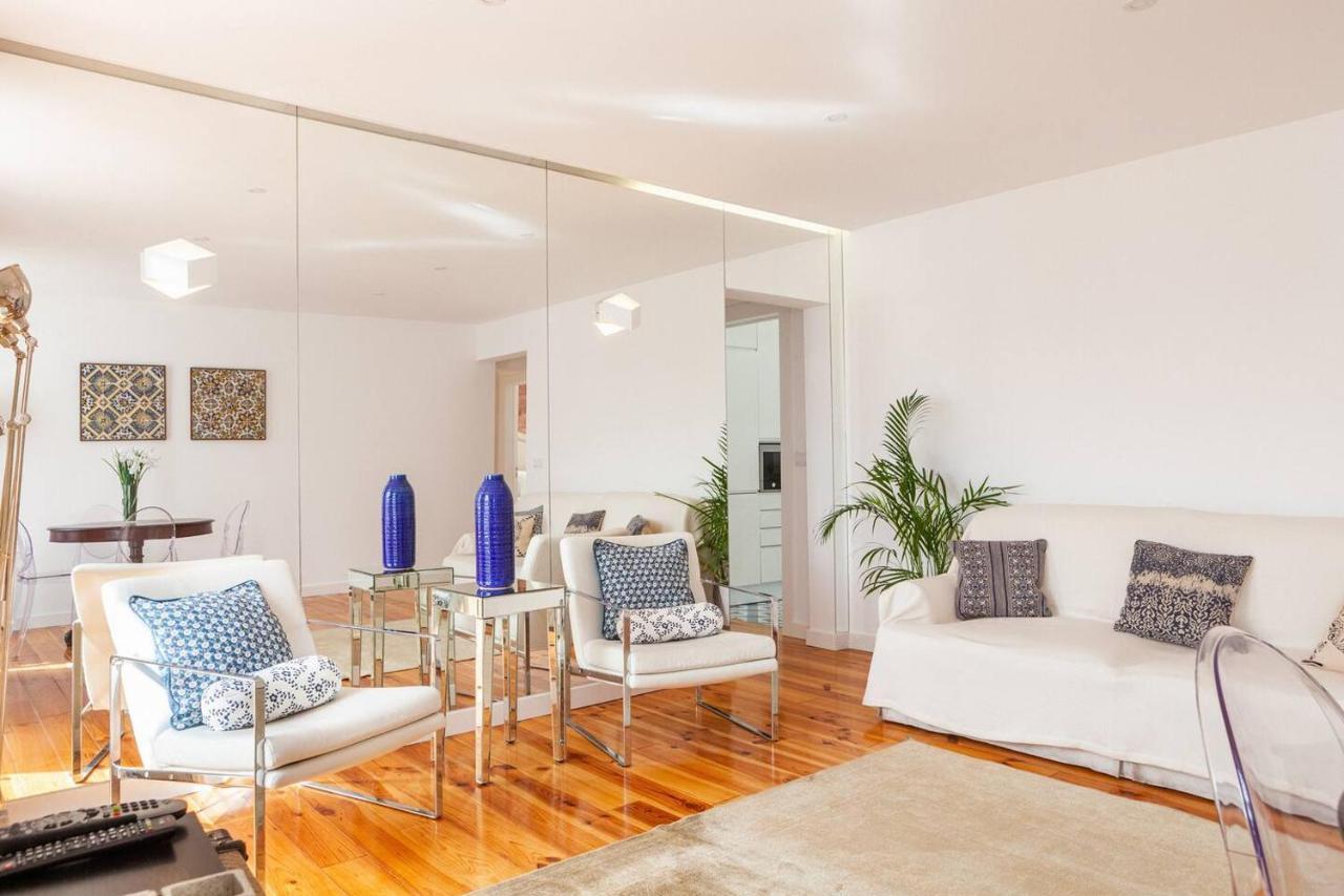 Alfama Delight Panoramic River And Historic City Views 3 Bedrooms And 2 Bathrooms AC 18th Century Building 1