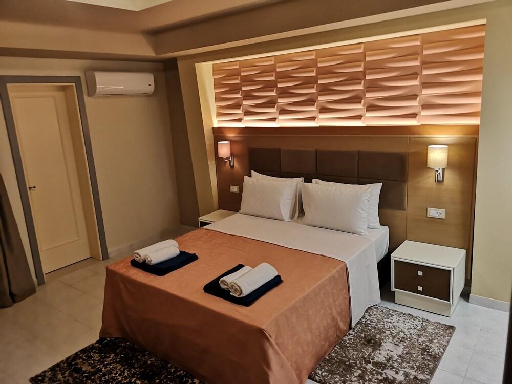 Louis Luxury Villa 1