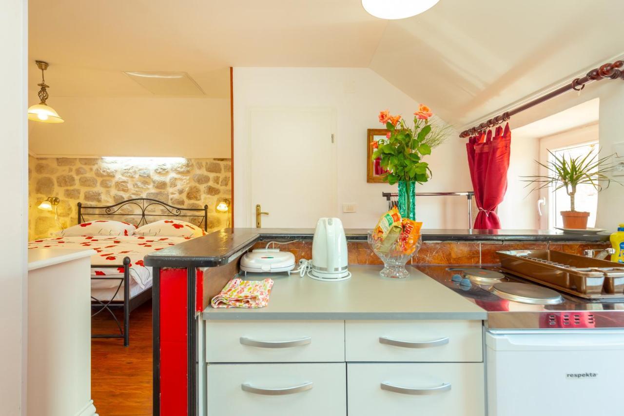 Juliette's Palace Studios 2