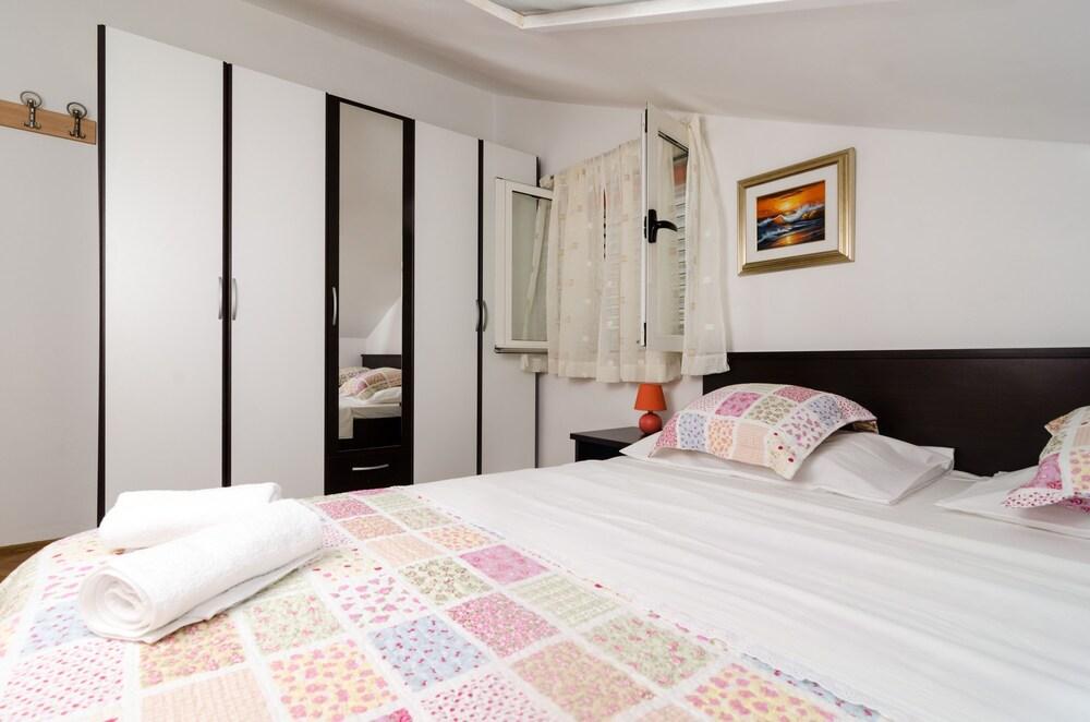 Apartment Mala Ana 1