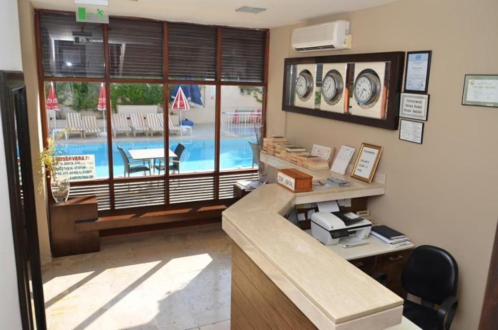 Melissa Moment Apart 1