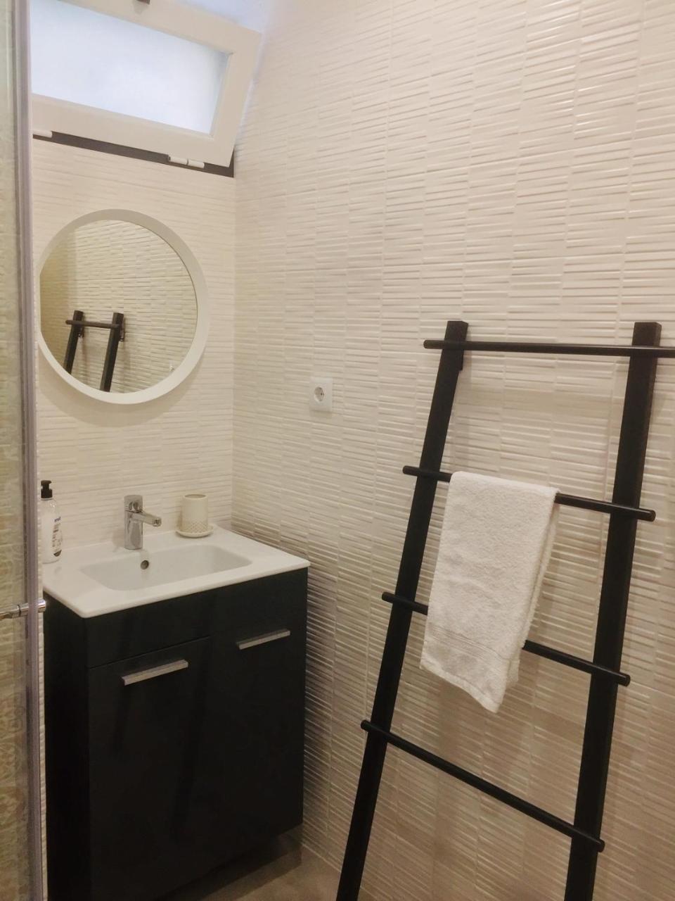 Lively 2 Bedroom Apartment in Iconic Alfama! 2