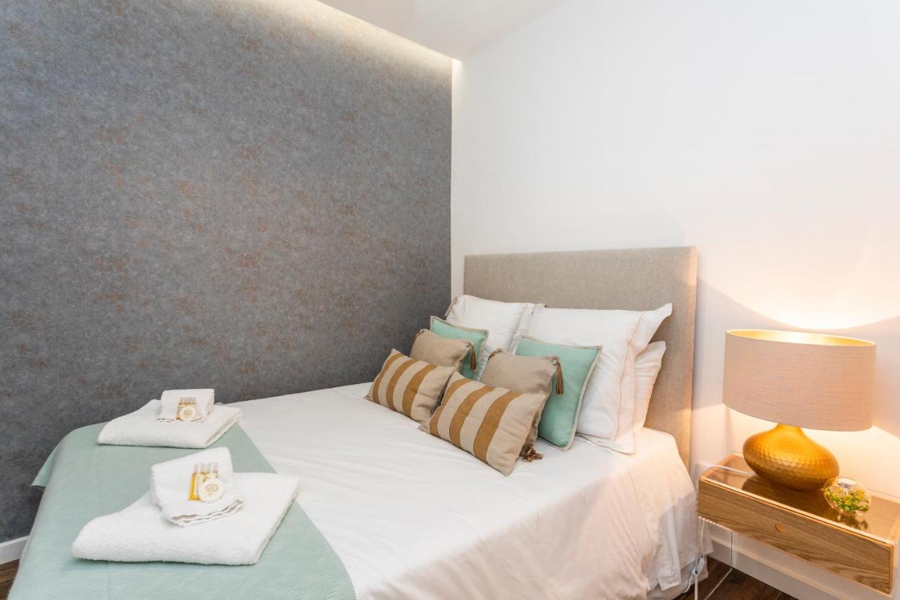 Lively 2 Bedroom Apartment in Iconic Alfama! 1