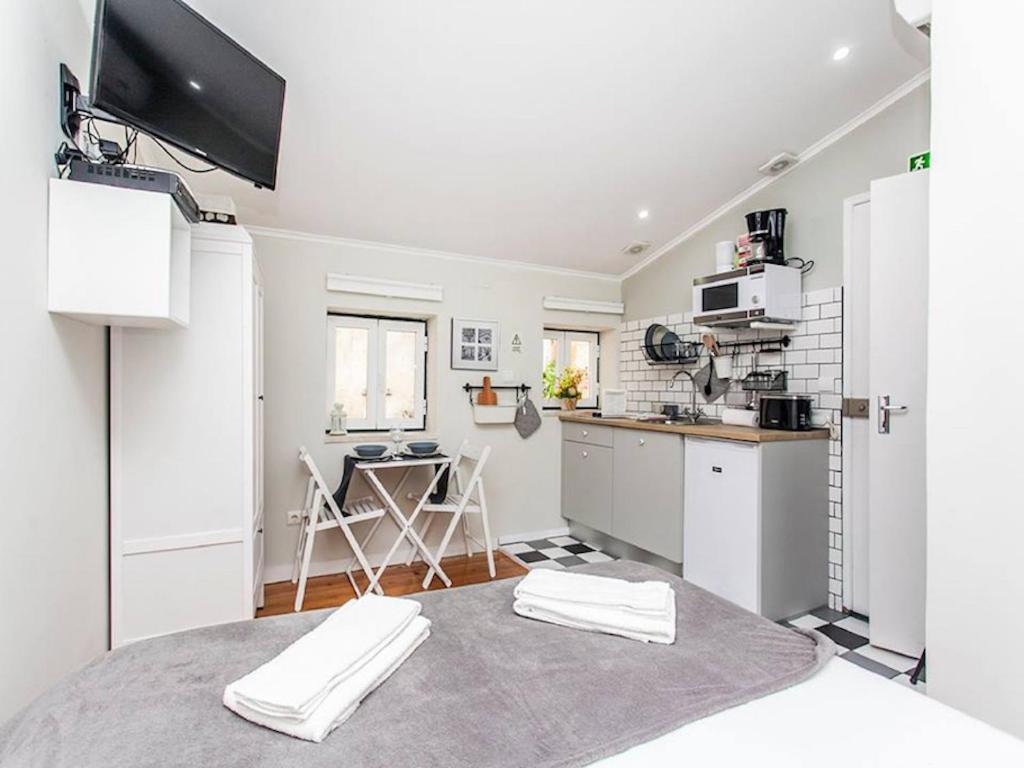 Flores - 22668al (Adults Only)