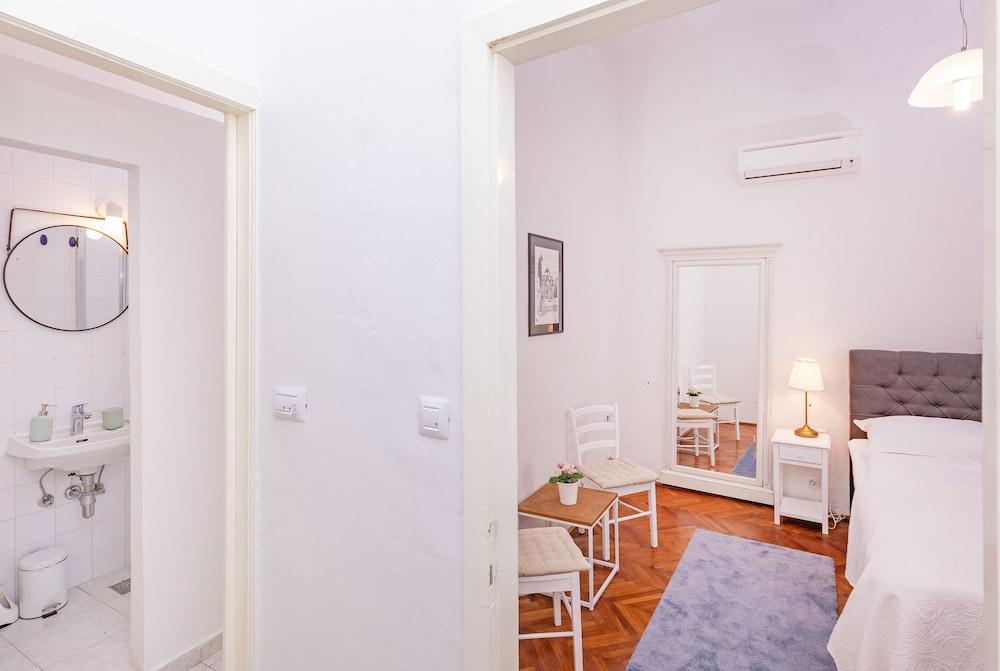 City Buzz Apartment by Irundo 2