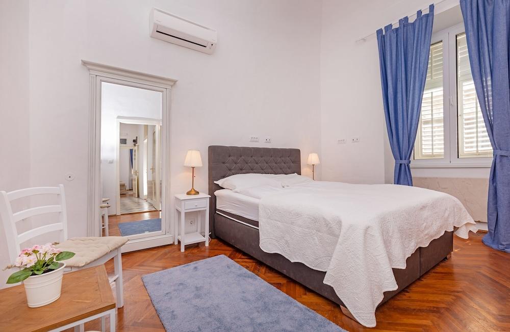 City Buzz Apartment by Irundo 1