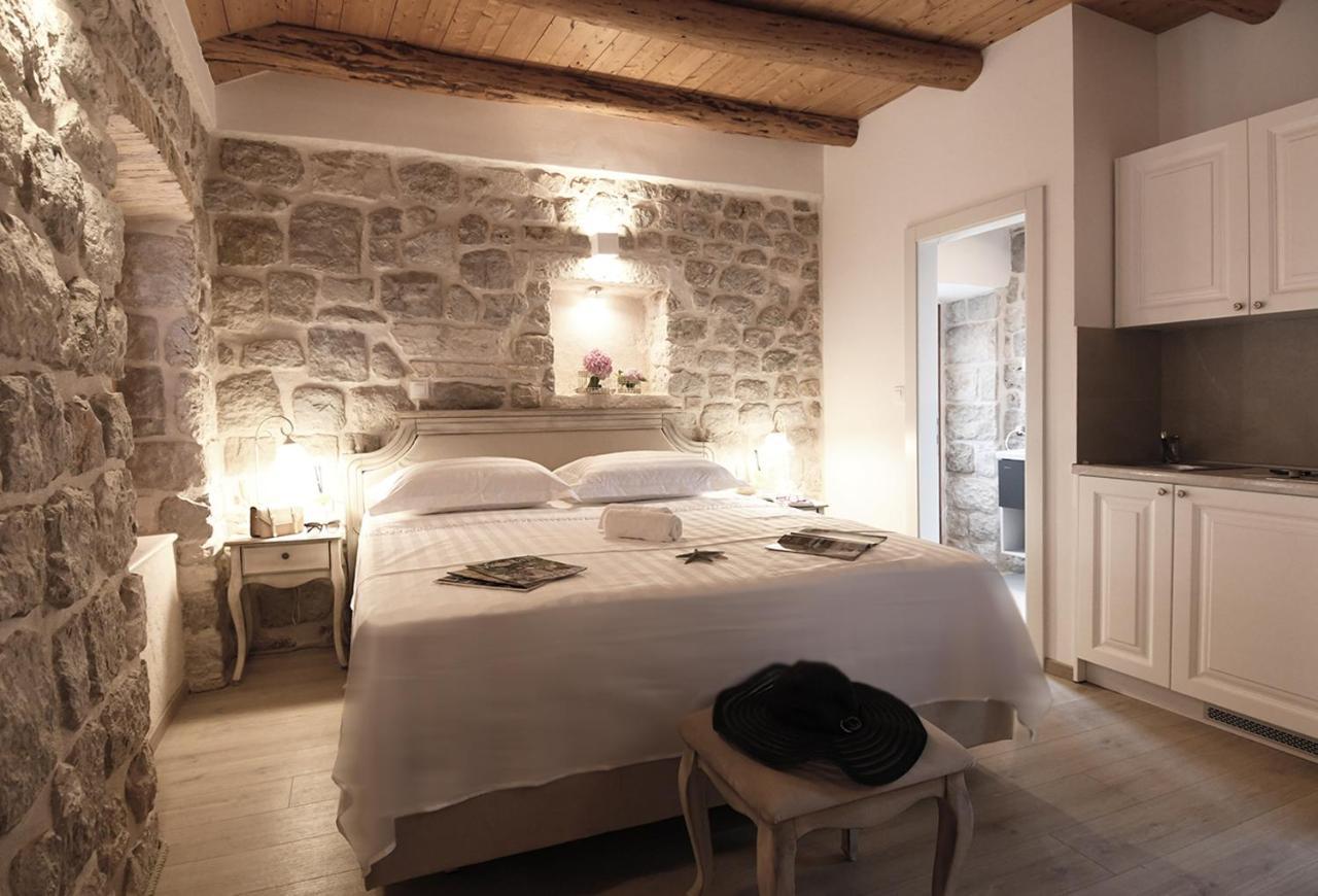 Dubrovnik Throne Suite IV 2