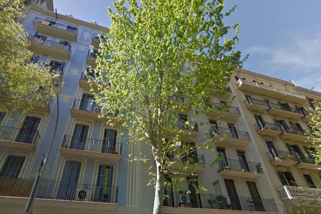 Sagrada Familia Art Apt by Myrentalhost 1