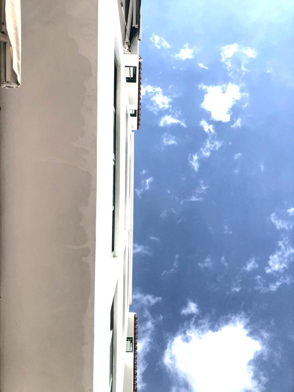 Hola Apartments 14-3 1