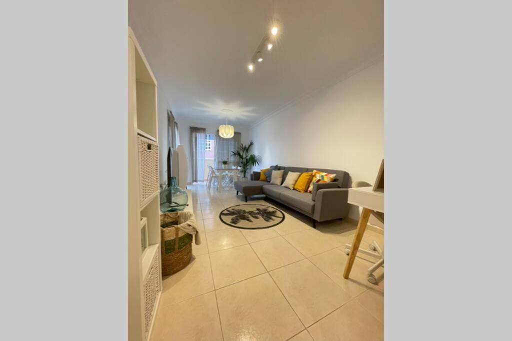 Amplio Y Comodo Apartamento En Callao Salvaje.