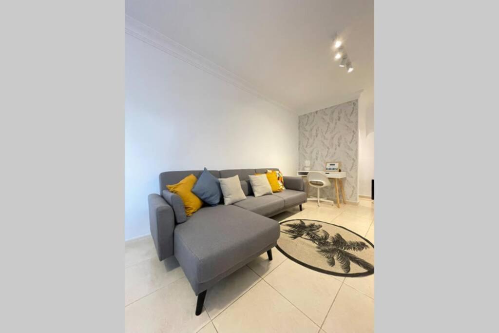 Amplio Y Comodo Apartamento En Callao Salvaje. 2