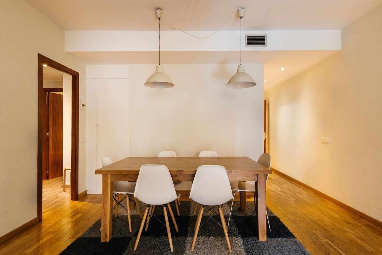 Comfortable 4 Rooms 2bath W Balcony