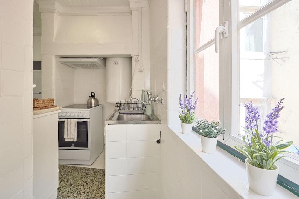 Alfama Light-Filled Apartment, by Timecooler 2