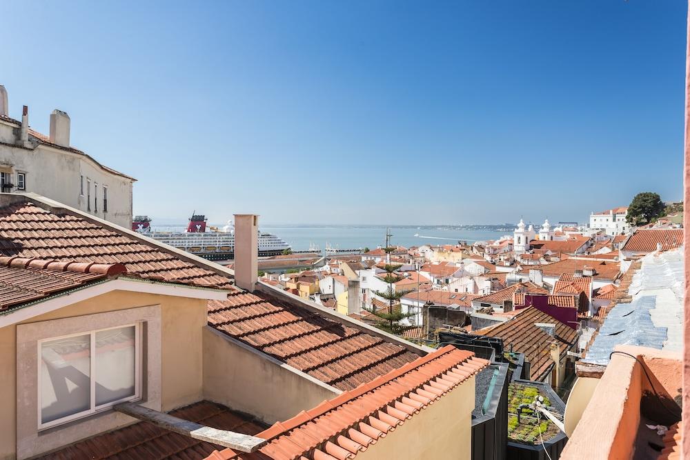Romantic Rooftop 1br in Alfama - Gonzalo's Guest