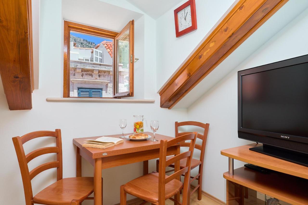 Hedera Estate, Hedera A21 1