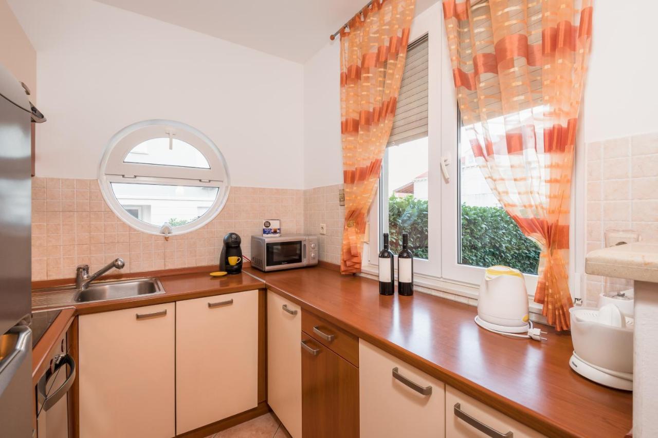 Family Apartment Dubrovnik - Private Jacuzzi Terrace, Private Parking 2