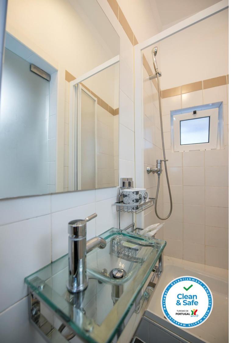 Portugal Here I Come - Alfama-Castelo 1