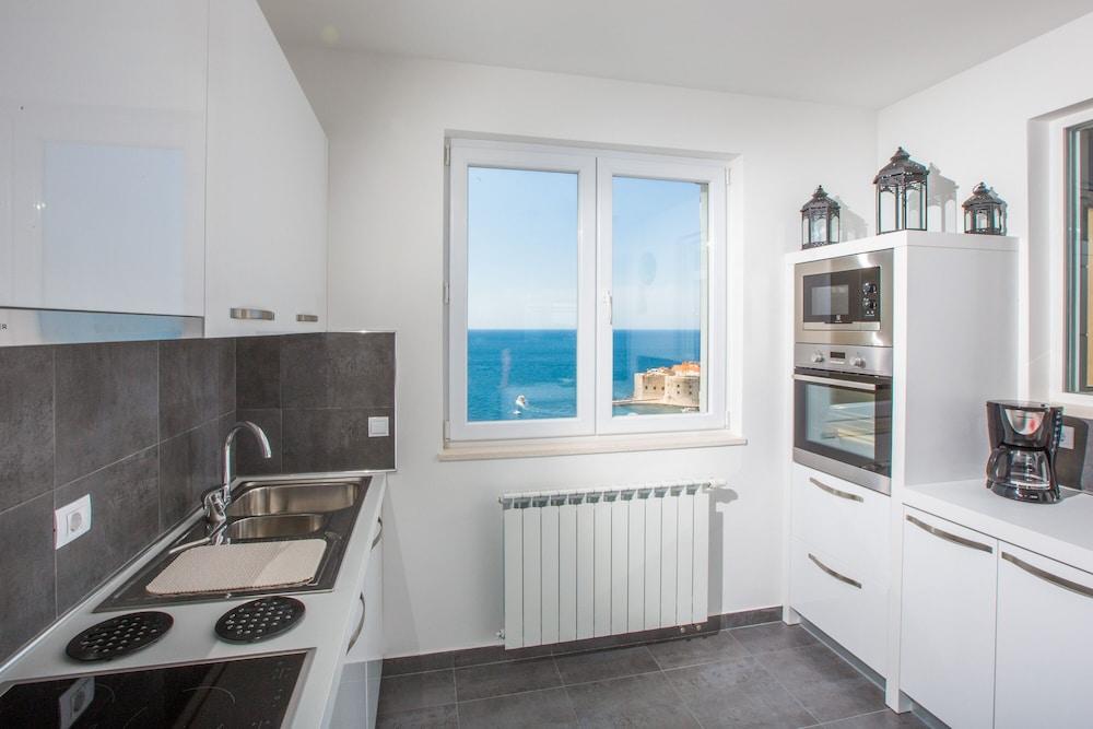 73 Stairs Apartment 2