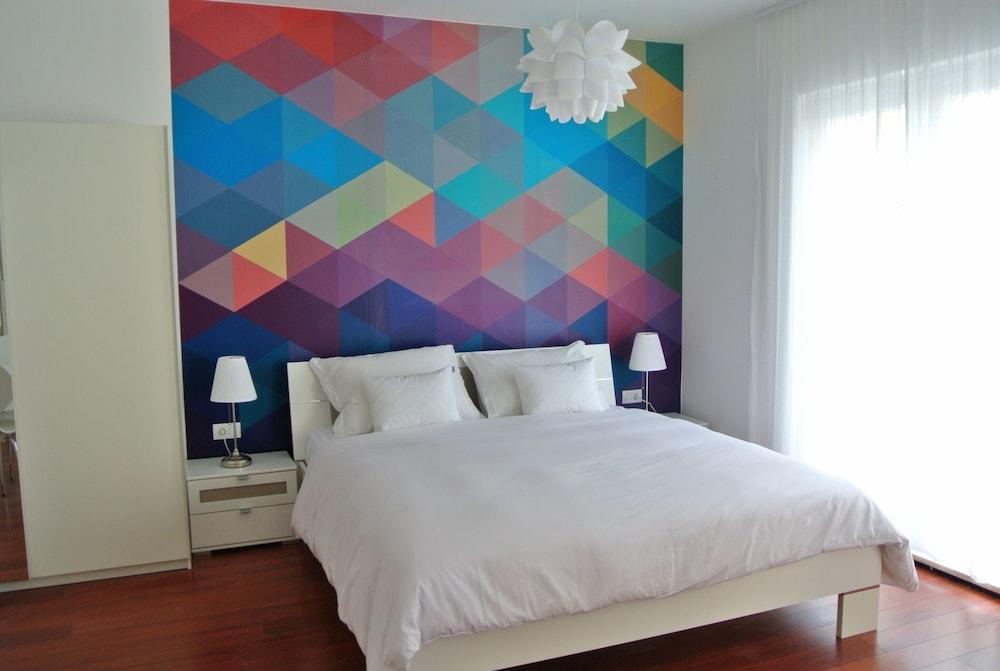 55 & 54 Stairs Apartments 1