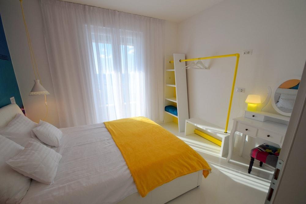 87 Stairs Apartment 2