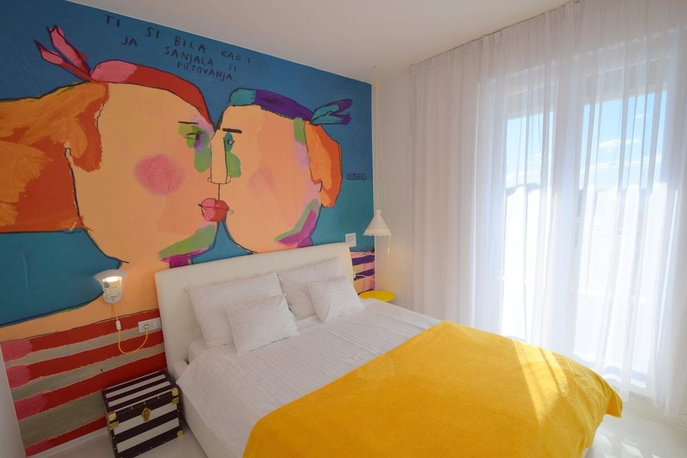 87 Stairs Apartment 1