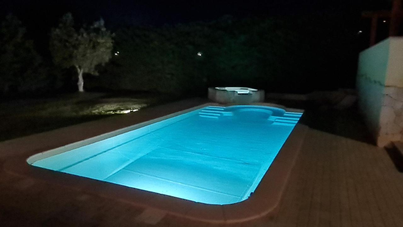 Villa Vivi. Piscina, Idro, Giardino E Condizionatore 1
