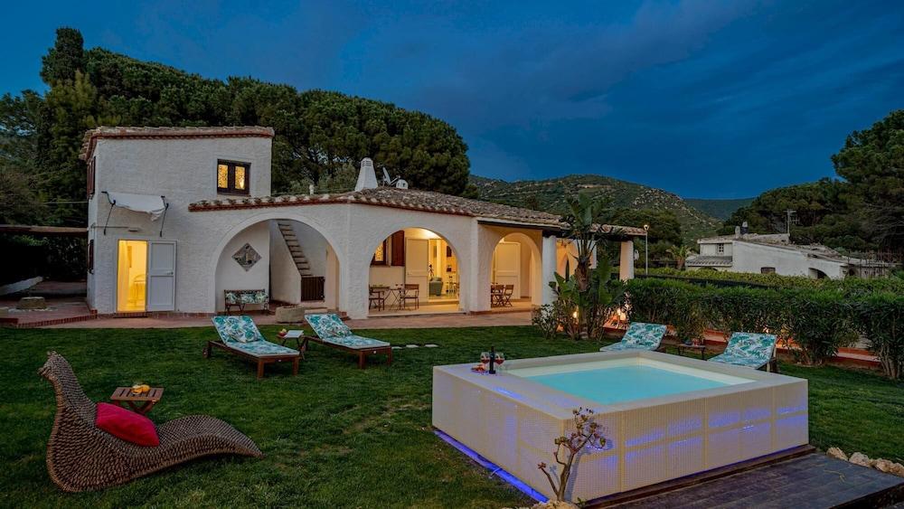 Villa Sandra 11+1 in Torre Delle Stelle (Maracalagonis) 1