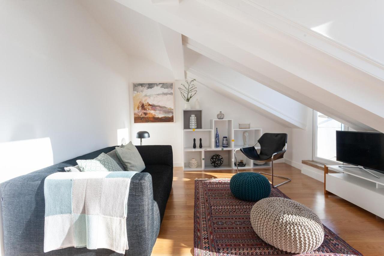 Alfama Charming Apartment with Amazing River View And Terrace 2