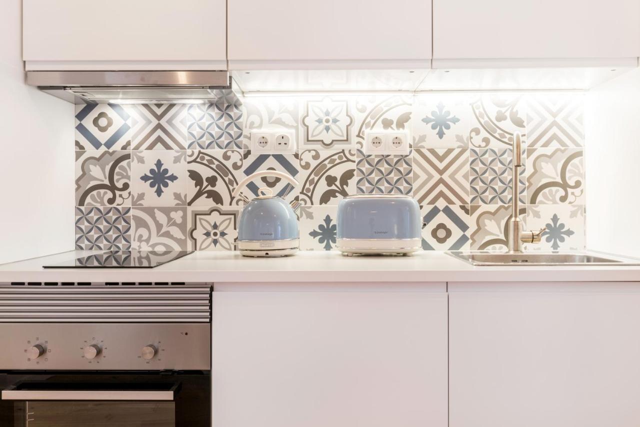 Stylish Getaway in a Mezzanine Flat by the Castle 1