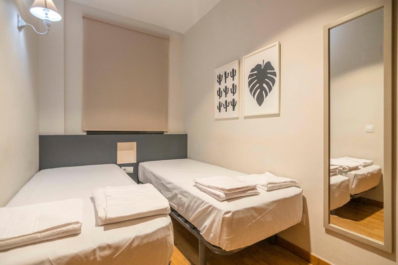 Modern And Bright Apartment in Eixample 2-1 (Adults Only) 1