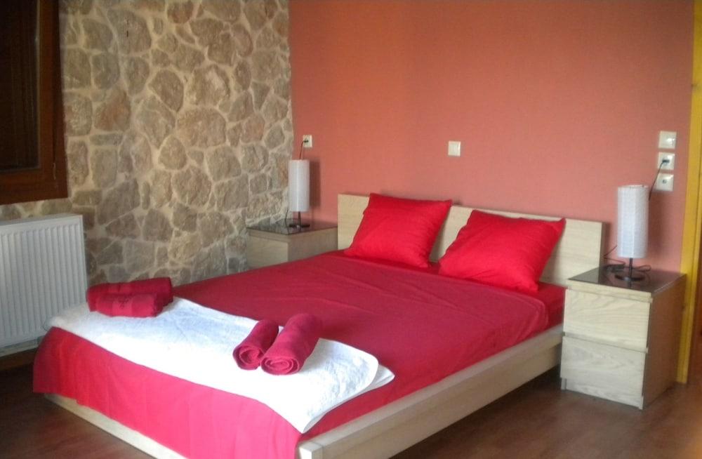 Pyrgos Luxury Country Home 1