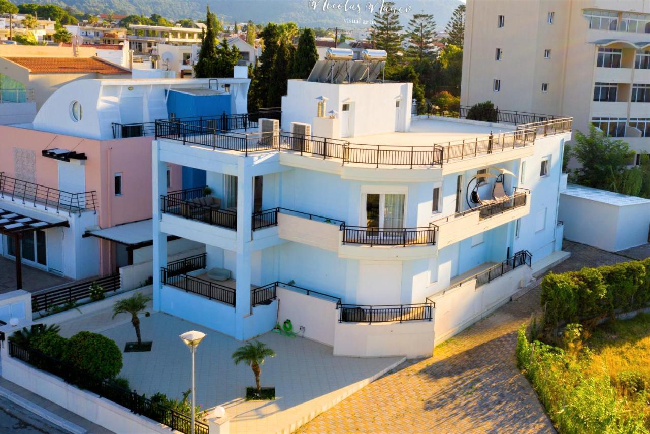 White&Blue Luxury Suites 2