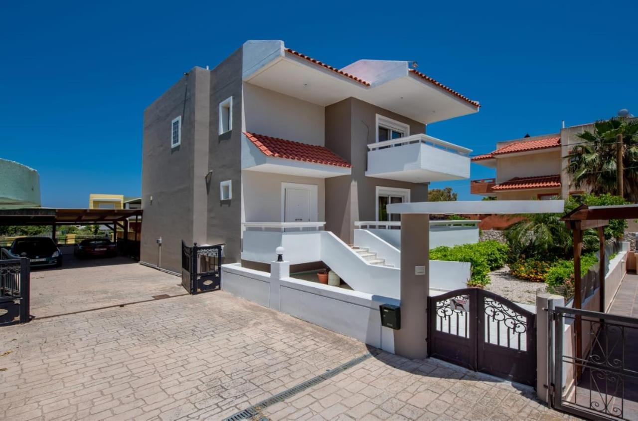 Kremasti Pool Villa Near the Beach