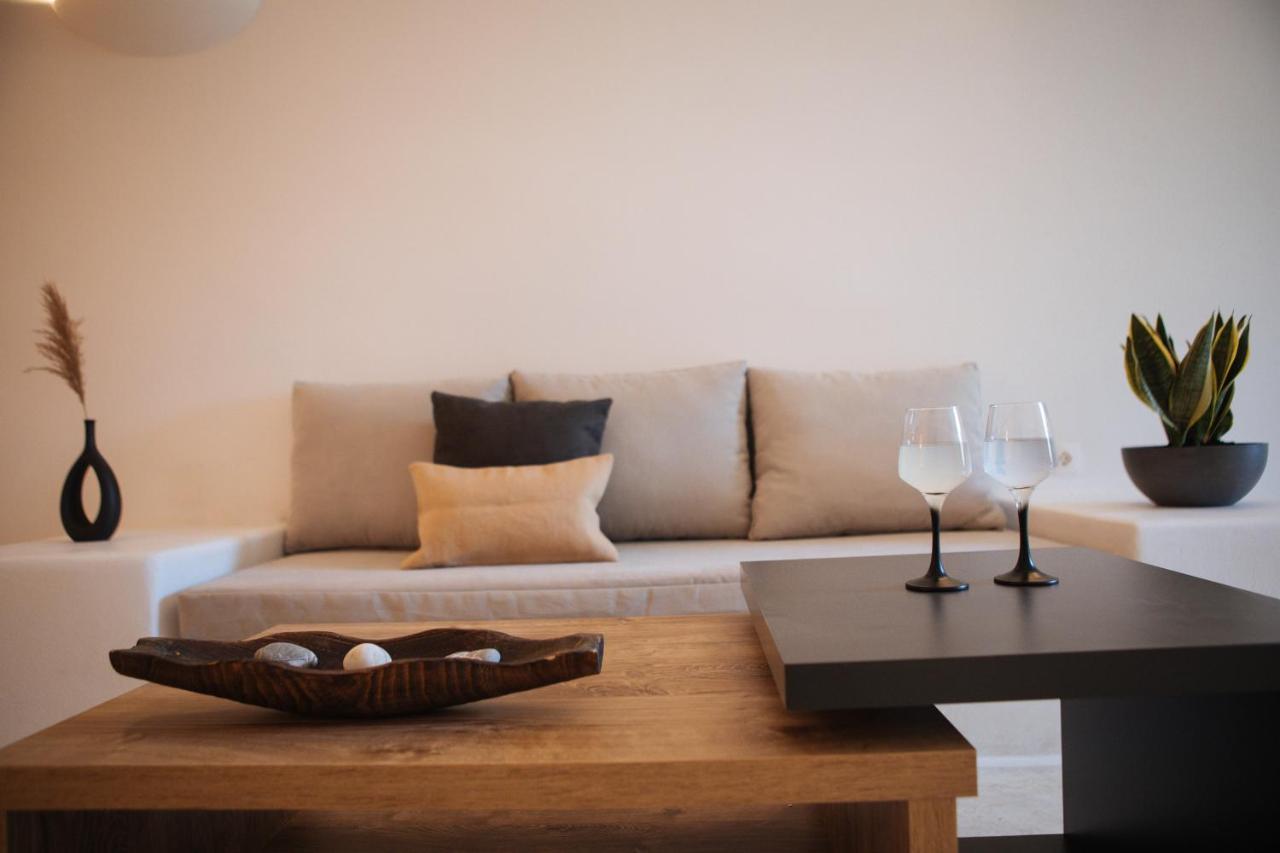 Assyrtiko by a Terre Cave Villas