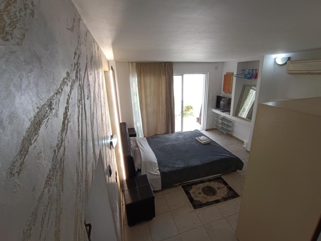 Azalea Garden Appartment with Mountain View 2