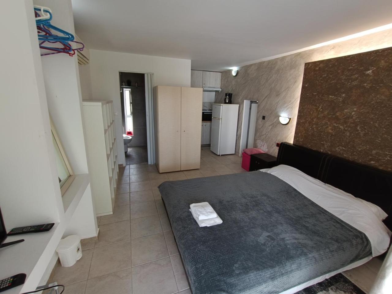 Azalea Garden Appartment with Mountain View