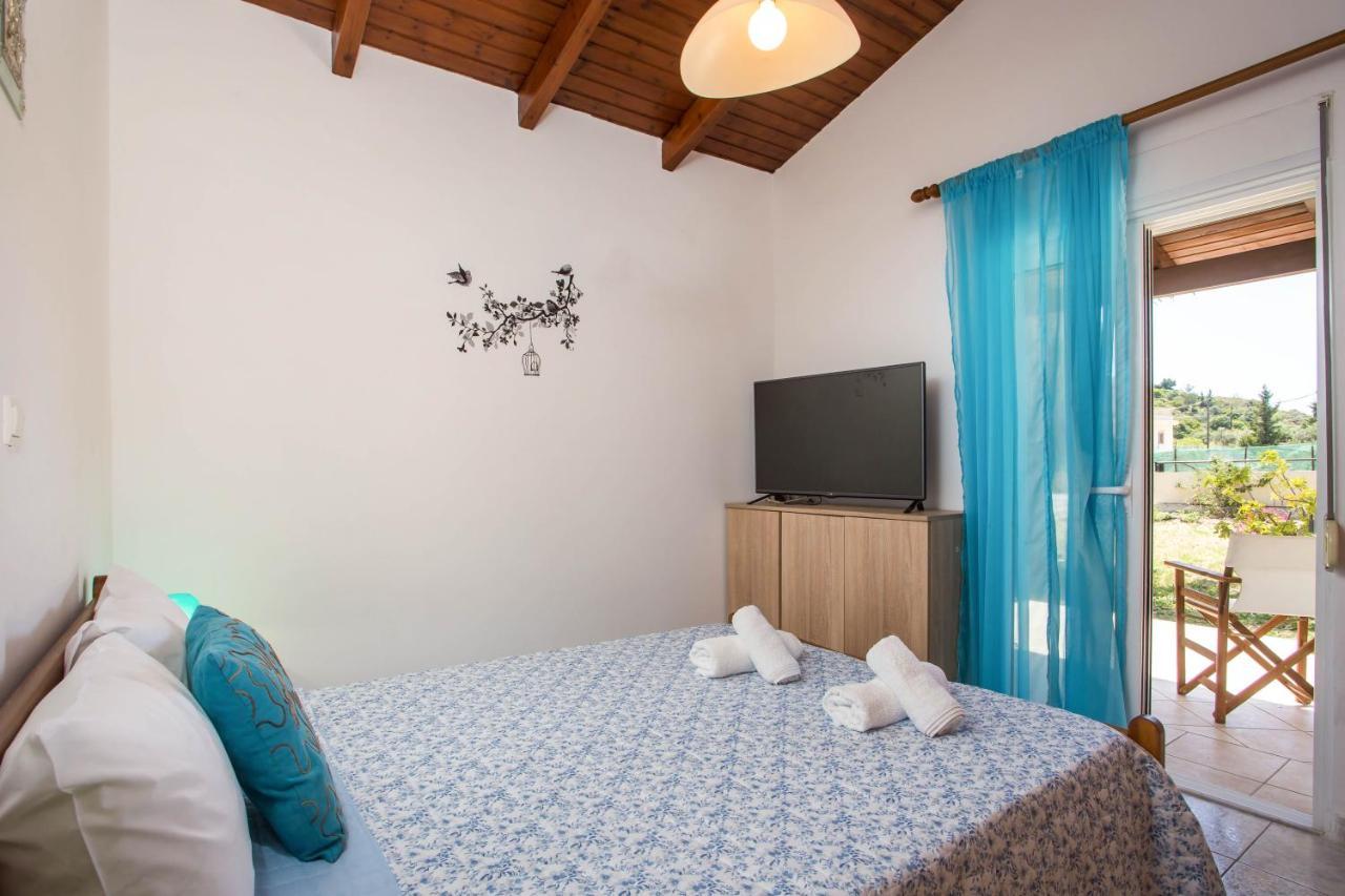 Vicki's House 2-Bedroom with Yard And Garden 2