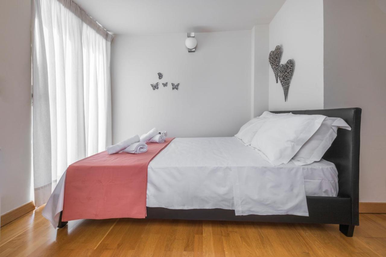 Rainbow Luxurious Villa in Ialysos 2