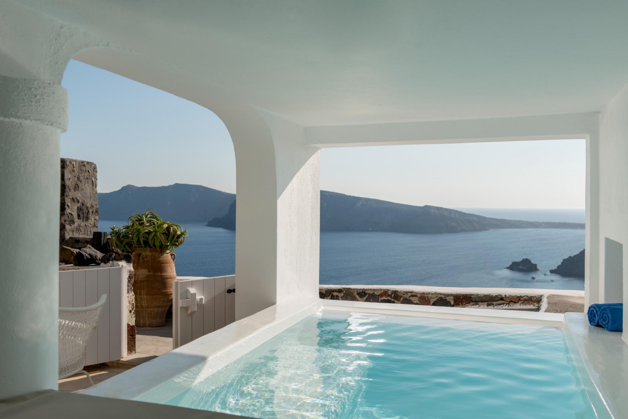White House Villa with 3 Bedrooms And Amazing Views at Oia
