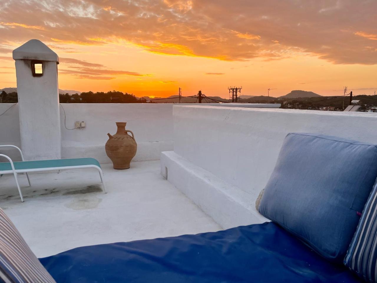 Mandarin Traditional House with Outdoor Jacuzzi 1