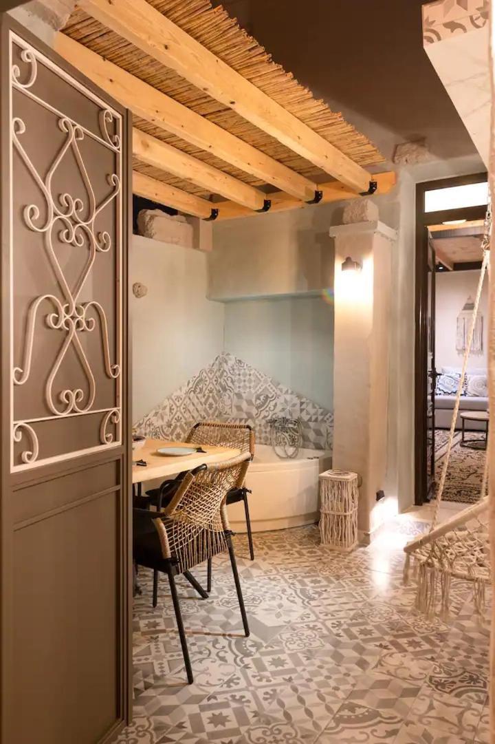 Kyrangelo Traditional House with Outdoor Jacuzzi 1