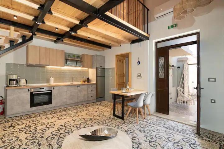 Kyrangelo Traditional House with Outdoor Jacuzzi 2