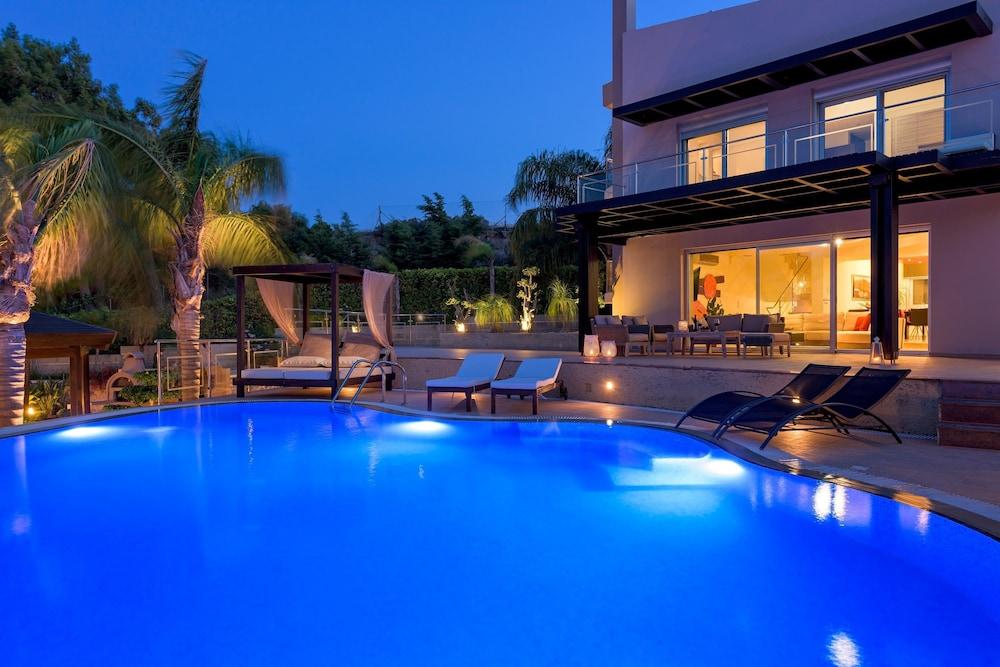 Queen Hill Luxury Villa