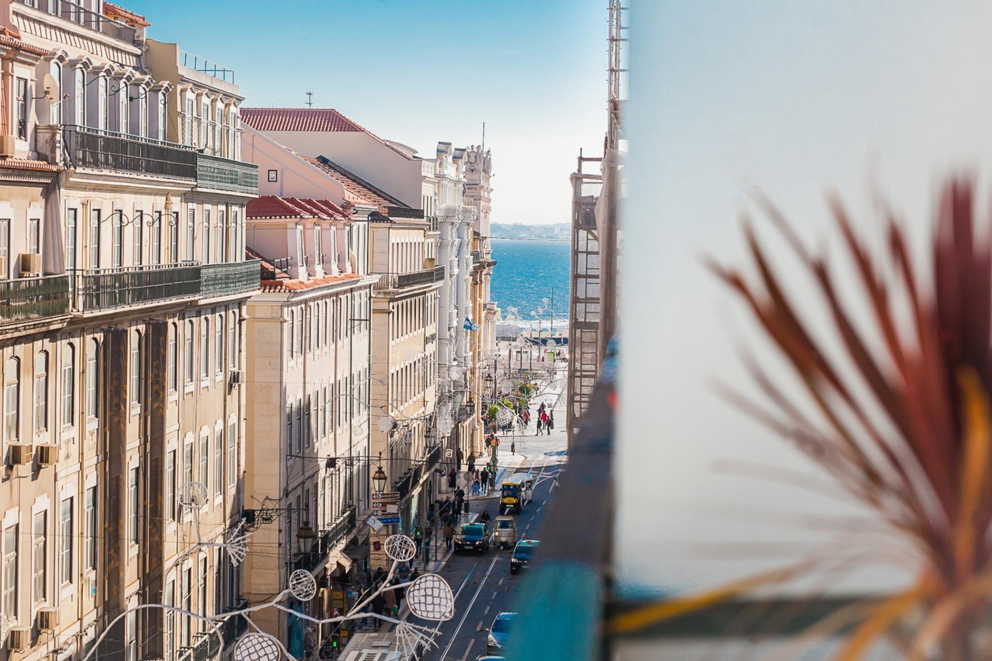 Lv Premier Baixa Pr Elevator, Balcony, Ac, View 1