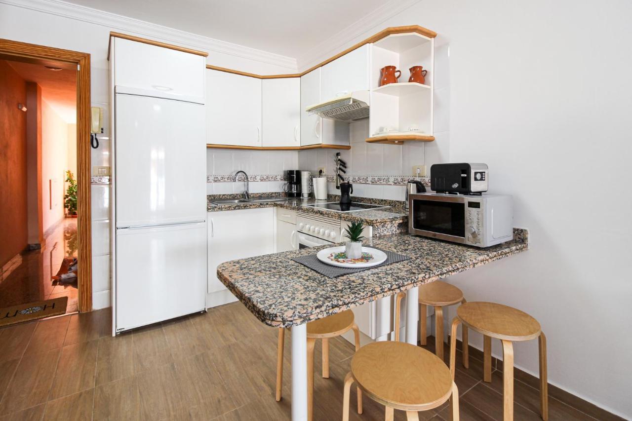 Beautiful Renovated Apartment with Air Conditioning Just Steps From the Sea in Playa San Juan 2